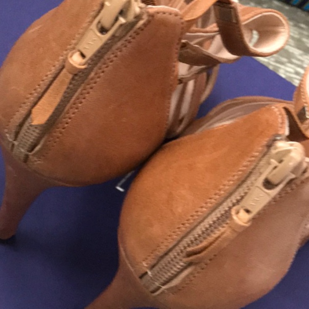 Stuart Weitzman Camel Heels - Picture 4 of 9